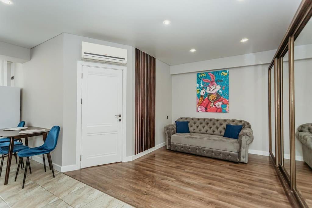 Rich Bunny Apartment Кишинев Екстериор снимка